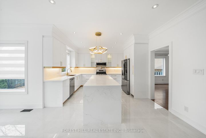 Photo 9 at 12 Fisico Court, Doncrest, Richmond Hill