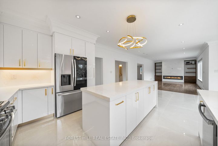 Photo 11 at 12 Fisico Court, Doncrest, Richmond Hill