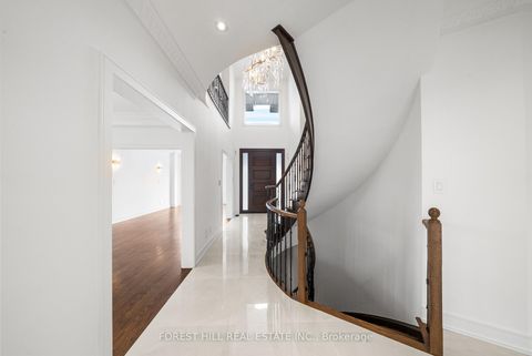 Photo 5 at 12 Fisico Court, Doncrest, Richmond Hill