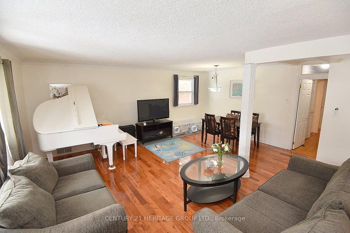 Photo 4 at 1022 Willowdale Avenue, Newtonbrook East, Toronto