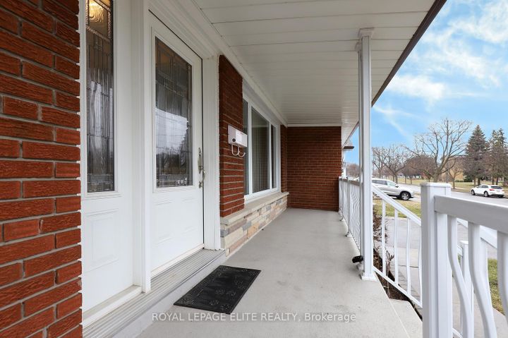 Photo 2 at 86 Melbert Road, West Deane, Toronto