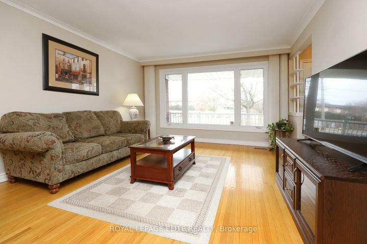 Photo 7 at 86 Melbert Road, West Deane, Toronto