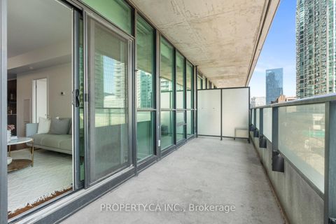 Photo 14 at 414 - 33 Bay Street, Waterfront Communities C1, Toronto