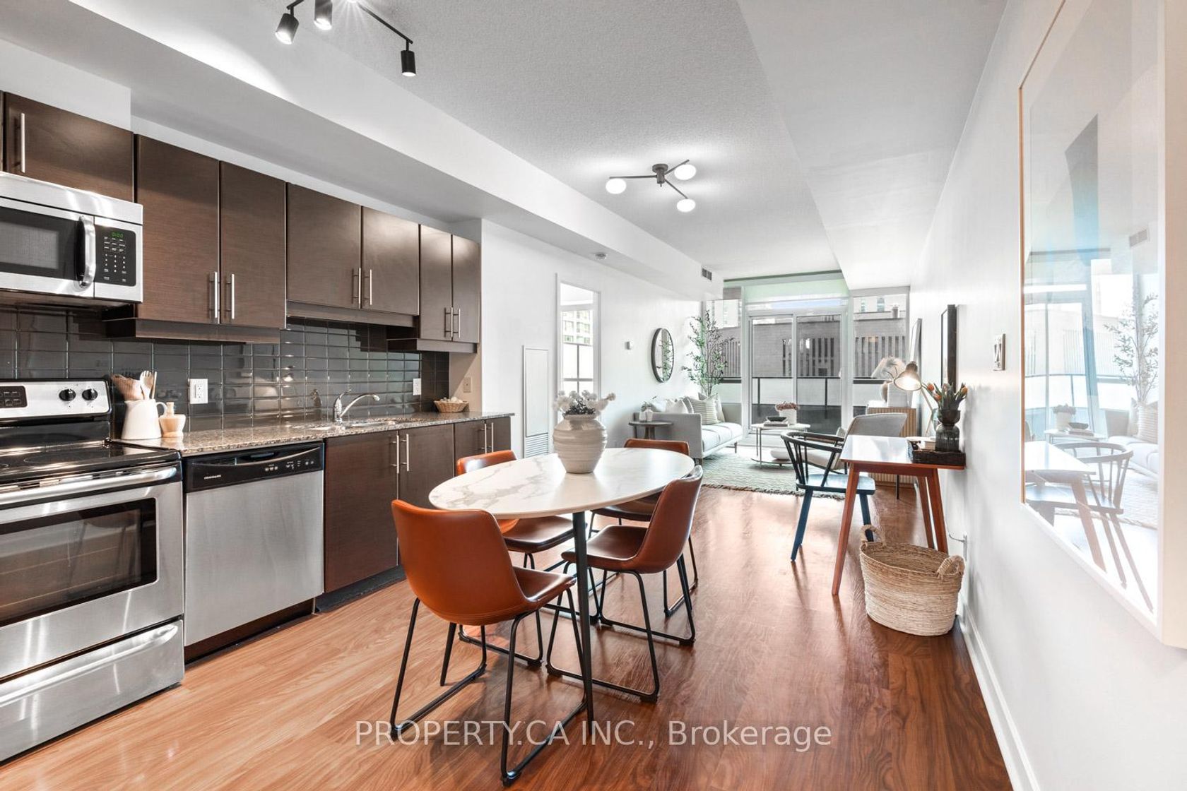 414 - 33 Bay Street, Waterfront Communities C1, Toronto by Loree Meneguzzi Real Estate 414 - 33 Bay Street, Waterfront Communities C1, Toronto