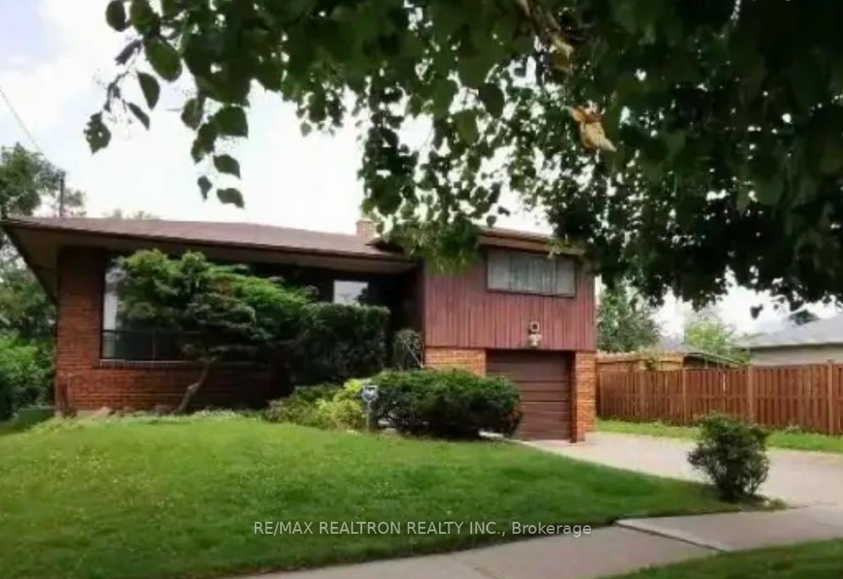 39 Earlton Road, Sullivan, Toronto by Loree Meneguzzi Real Estate 39 Earlton Road, Sullivan, Toronto