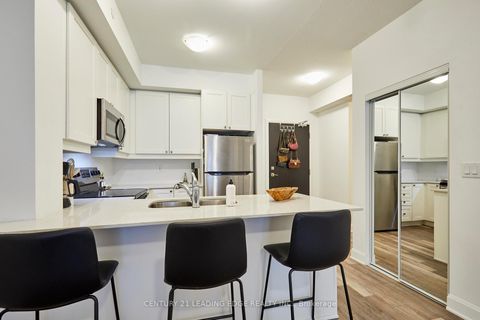 Photo 16 at 105 - 50 Lakebreeze Drive, Newcastle, Clarington