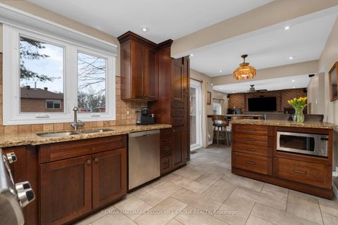 Photo 2 at 46 Oakridge Drive, Sunnidale, Barrie