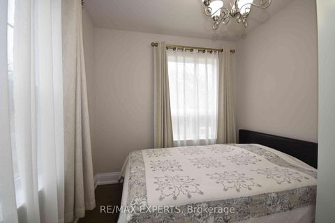 Photo 7 at 106 Centre Street, Schomberg, King