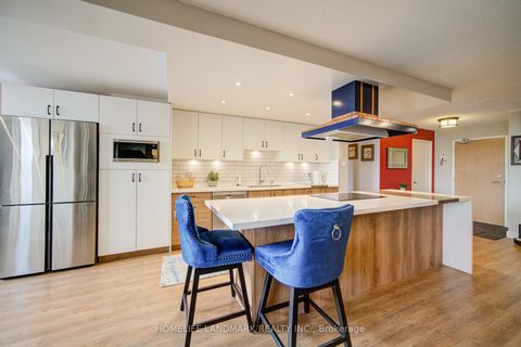 Photo 2 at 608 - 5 Kenneth Avenue, Willowdale East, Toronto