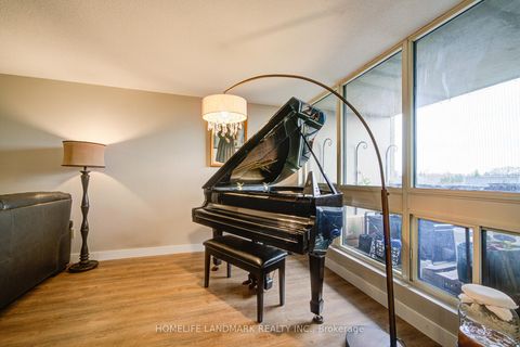 Photo 15 at 608 - 5 Kenneth Avenue, Willowdale East, Toronto