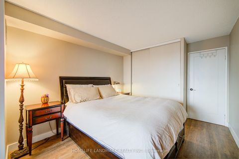 Photo 18 at 608 - 5 Kenneth Avenue, Willowdale East, Toronto