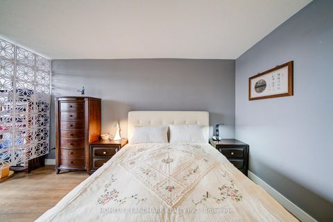 Photo 23 at 608 - 5 Kenneth Avenue, Willowdale East, Toronto