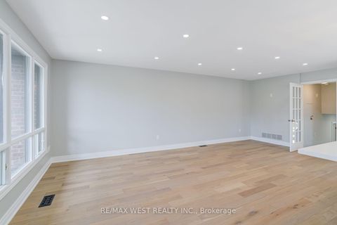 Photo 6 at 101 Tall Grass Trail, East Woodbridge, Vaughan