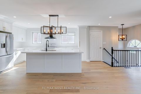 Photo 11 at 101 Tall Grass Trail, East Woodbridge, Vaughan