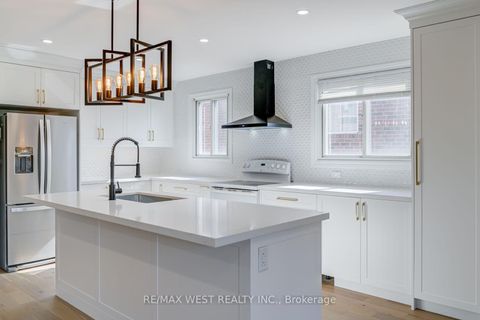 Photo 12 at 101 Tall Grass Trail, East Woodbridge, Vaughan