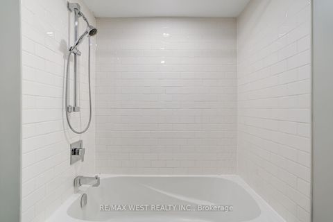 Photo 24 at 101 Tall Grass Trail, East Woodbridge, Vaughan