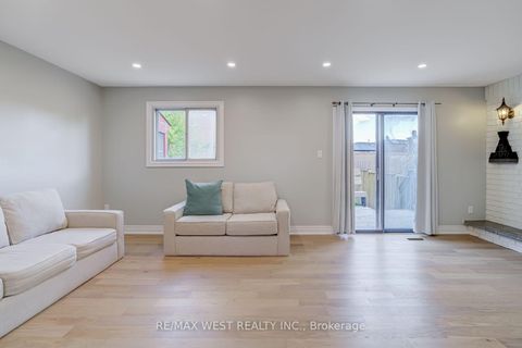 Photo 25 at 101 Tall Grass Trail, East Woodbridge, Vaughan