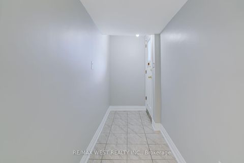 Photo 32 at 101 Tall Grass Trail, East Woodbridge, Vaughan