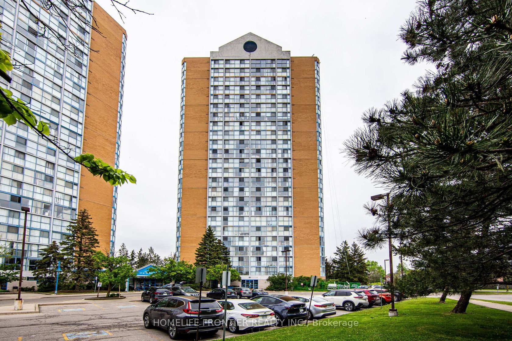 1015 - 35 Trailwood Drive, Hurontario, Mississauga by Loree Meneguzzi Real Estate 1015 - 35 Trailwood Drive, Hurontario, Mississauga