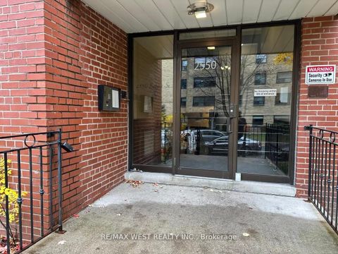 Photo 1 at 205 - 2550 Bathurst Street, Forest Hill North, Toronto