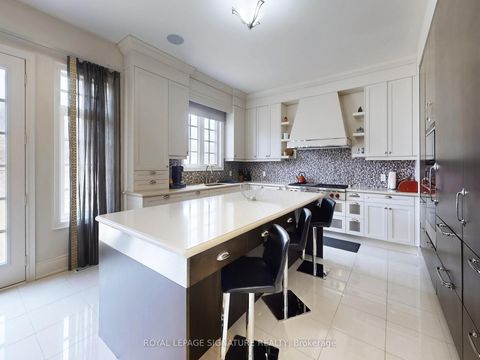 Photo 8 at 35 Annsleywood Court, Kleinburg, Vaughan