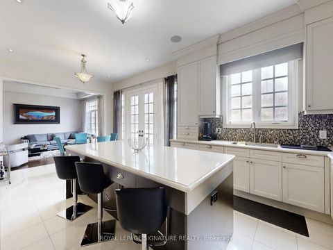 Photo 9 at 35 Annsleywood Court, Kleinburg, Vaughan