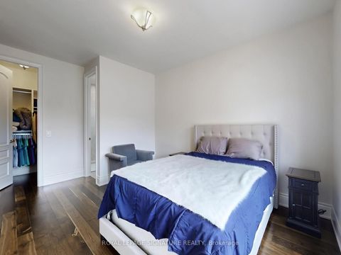 Photo 32 at 35 Annsleywood Court, Kleinburg, Vaughan