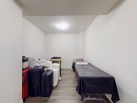 Photo 37 at 35 Annsleywood Court, Kleinburg, Vaughan