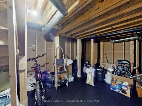 Photo 40 at 35 Annsleywood Court, Kleinburg, Vaughan