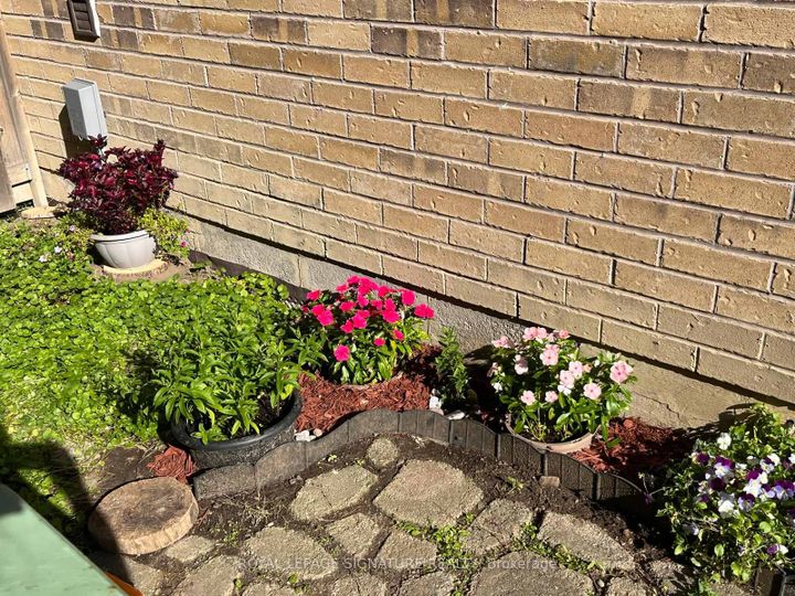 Photo 5 at 39 - 1775 Valley Farm Road, Town Centre, Pickering