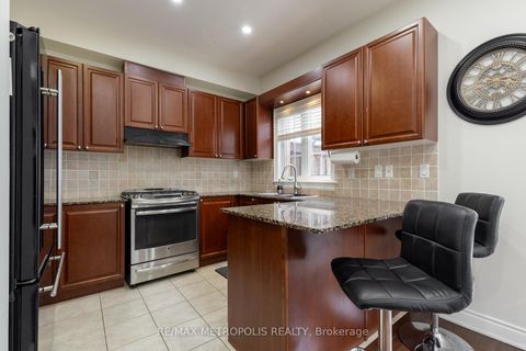 Photo 11 at 10 George Bogg Road, East Woodbridge, Vaughan