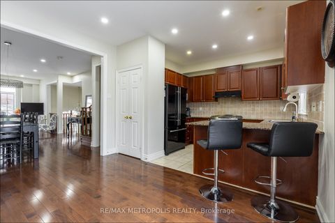 Photo 12 at 10 George Bogg Road, East Woodbridge, Vaughan