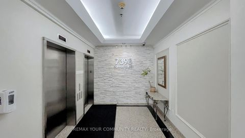 Photo 2 at 111 - 7398 Yonge Street, Yorkhill, Vaughan
