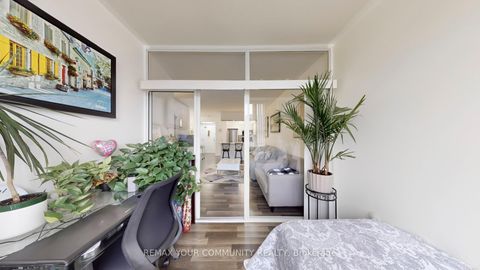 Photo 16 at 111 - 7398 Yonge Street, Yorkhill, Vaughan