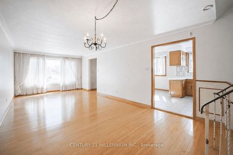 Photo 2 at 42 Dellbrook Crescent, Humber Summit, Toronto