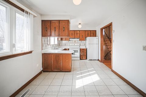 Photo 4 at 42 Dellbrook Crescent, Humber Summit, Toronto