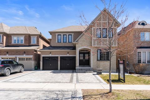 Photo 3 at 433 Mavrinac Boulevard, Bayview Northeast, Aurora