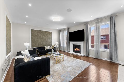 Photo 12 at 433 Mavrinac Boulevard, Bayview Northeast, Aurora