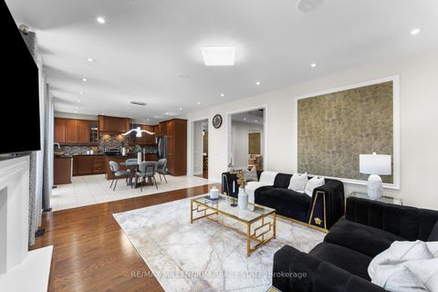 Photo 14 at 433 Mavrinac Boulevard, Bayview Northeast, Aurora