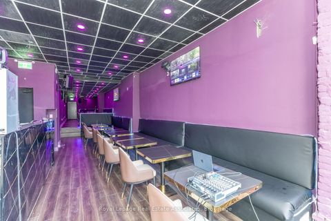 Photo 4 at 642 Bloor Street W, Annex, Toronto