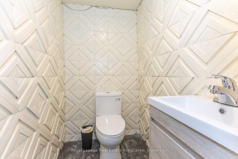 Photo 15 at 642 Bloor Street W, Annex, Toronto