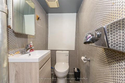 Photo 16 at 642 Bloor Street W, Annex, Toronto