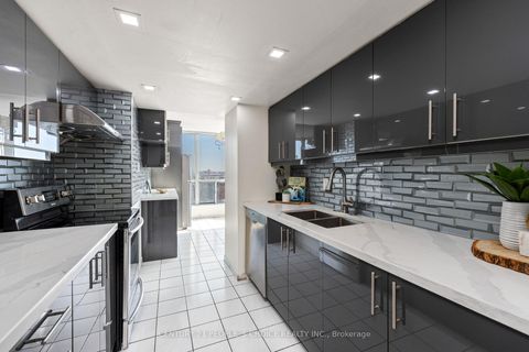 Photo 12 at 1605 - 3 Rowntree Road, Jamestown, Toronto