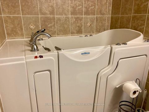 Photo 9 at 405 - 45 Ferndale Drive S, Ardagh, Barrie