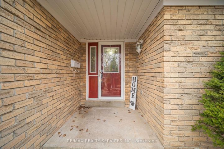 Photo 3 at 96 Royal Palm Drive, Heart Lake East, Brampton