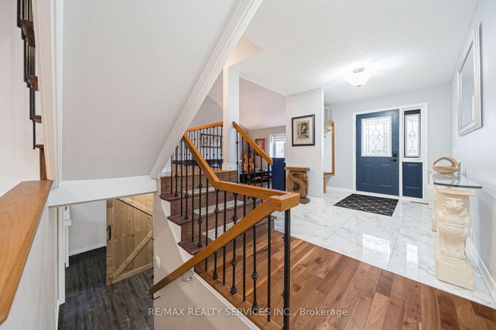 Photo 5 at 96 Royal Palm Drive, Heart Lake East, Brampton