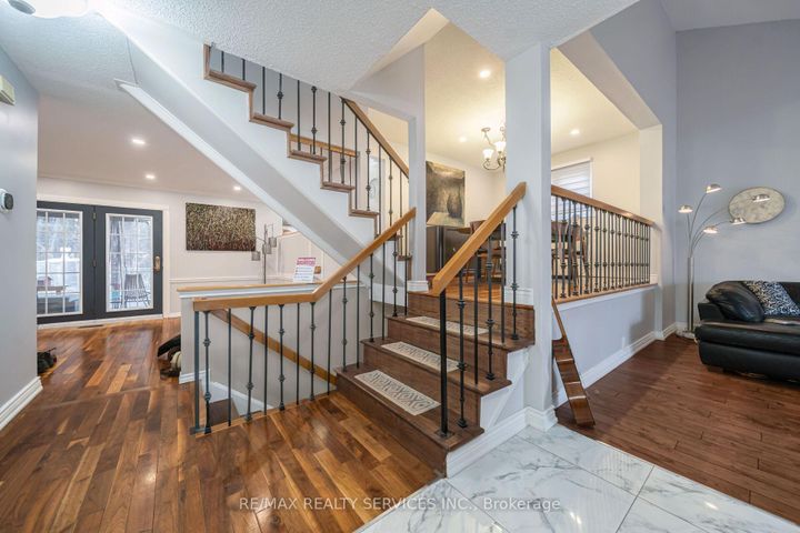 Photo 12 at 96 Royal Palm Drive, Heart Lake East, Brampton