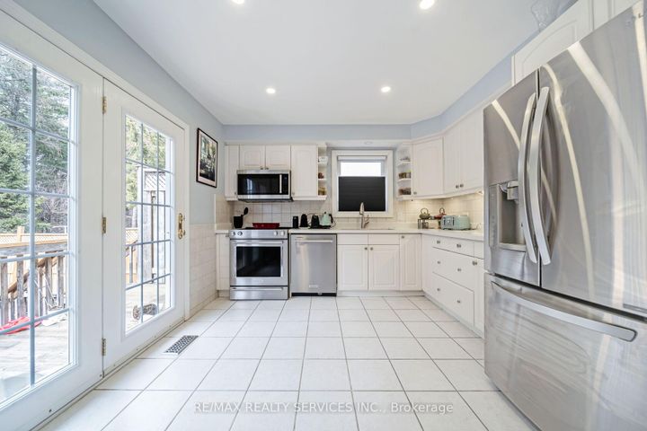 Photo 15 at 96 Royal Palm Drive, Heart Lake East, Brampton