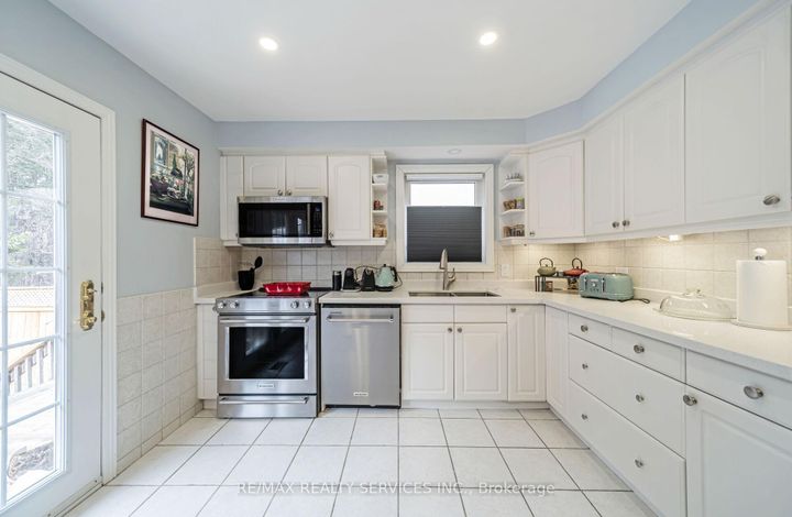 Photo 16 at 96 Royal Palm Drive, Heart Lake East, Brampton