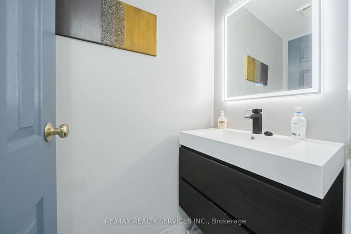 Photo 18 at 96 Royal Palm Drive, Heart Lake East, Brampton